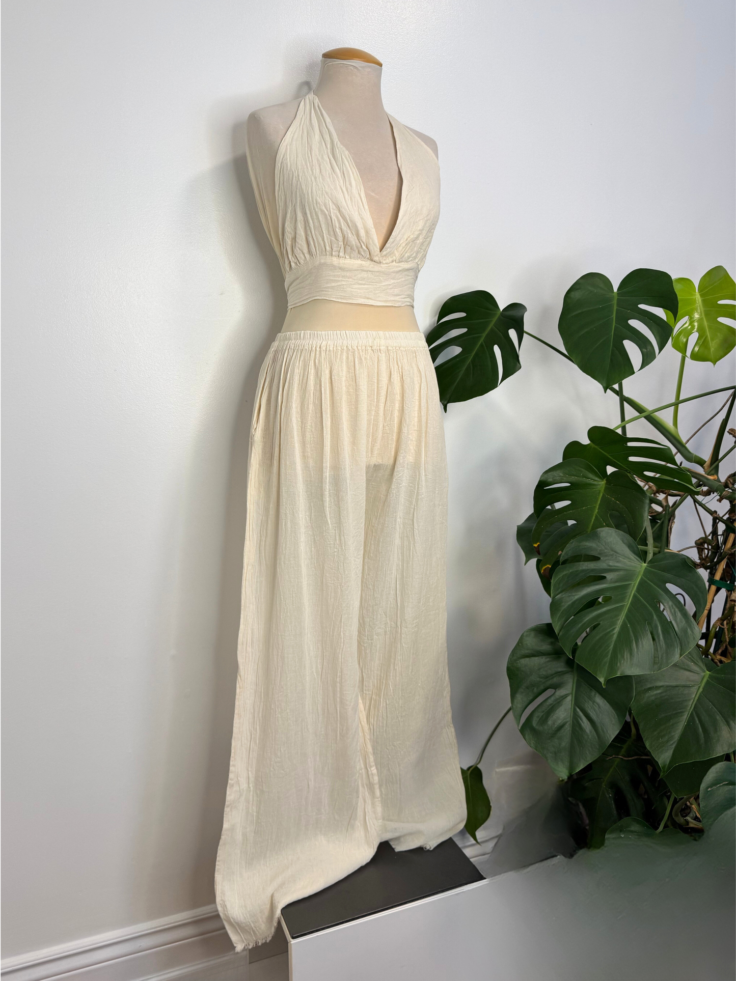 The Dacey Set - White